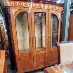 Europe Classic luxury Vetrine by Mueble Design