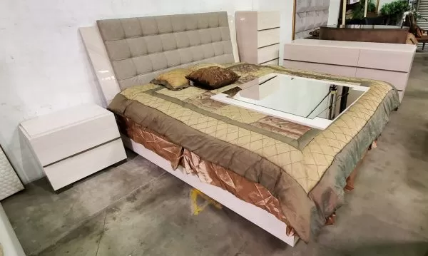 Elegant Classic Italy Bedroom set by Status