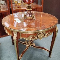 Classic Spanish Beautiful central table by Art Decor
