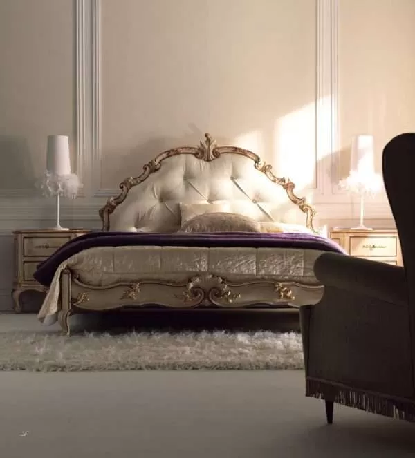 Elegant classic Italian bed by Florence Art