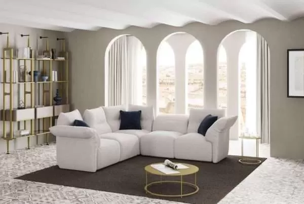 Beautiful Elegant Italian Sofa by Cubo Rosso