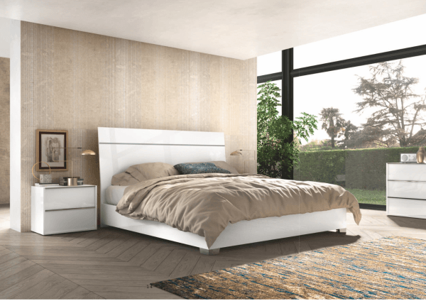 Elegant Modern Italian Bed by Status