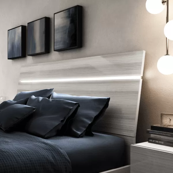 Luxurious Modern Italian Bed by Status