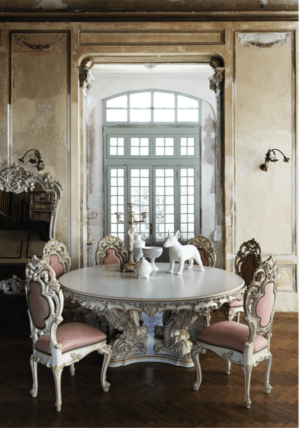 Classic elegant Round Table